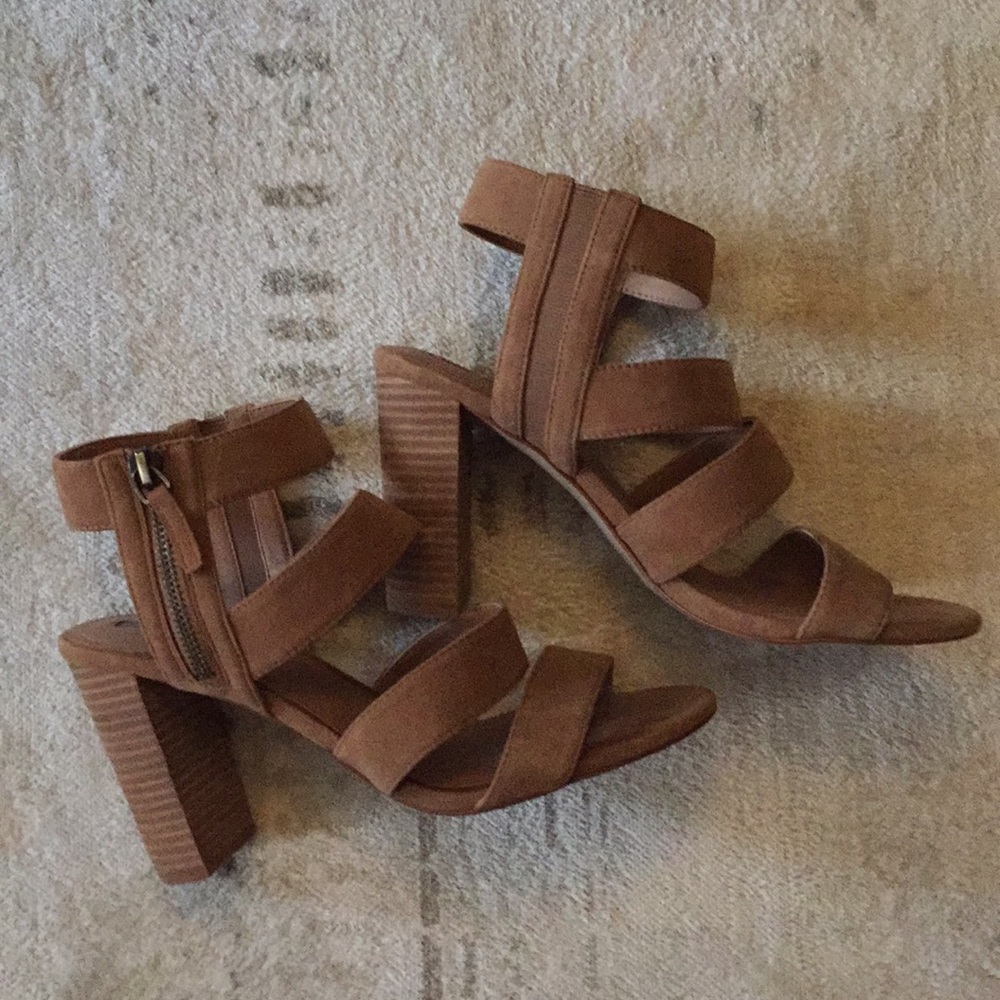 Tahari Strappy Nude Heels